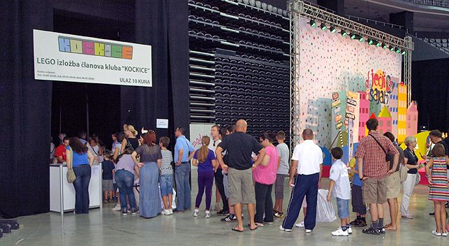 ponekad se na ulazak moralo i čekati u redu